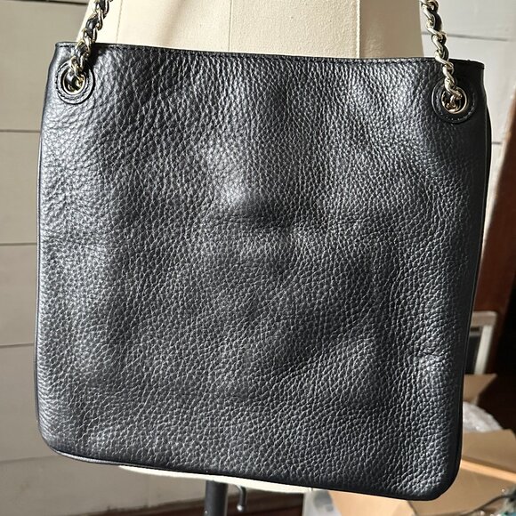 Excellent Tory Burch Britten Chain Crossbody Bag Pebbled Black Logo - Picture 4 of 6